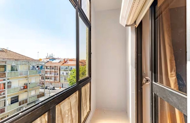 Modern, bright 2-bedroom apartment in Amadora