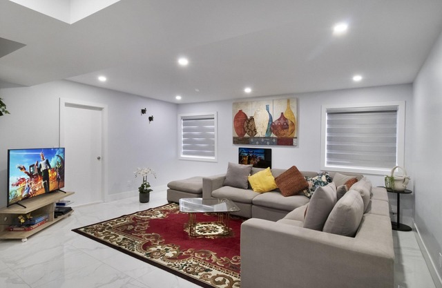 Modern Bright Full house Central Stay - Major attractions nearby