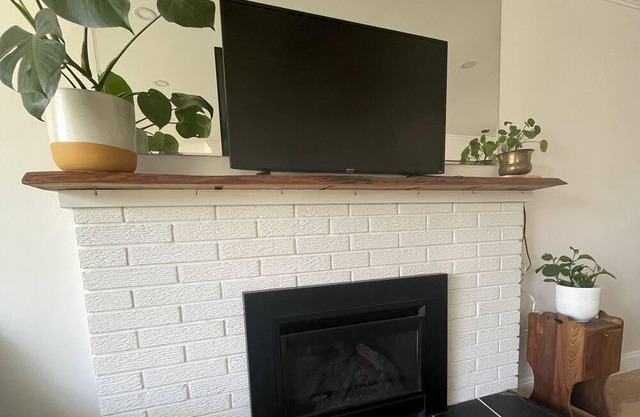 Modern, bright home in East Van (under 10 minute walk to transit hub)