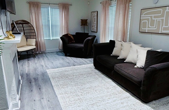 Modern Bungalow at Chappell minutes from Downtown and Beltline - PET FRIENDLY!