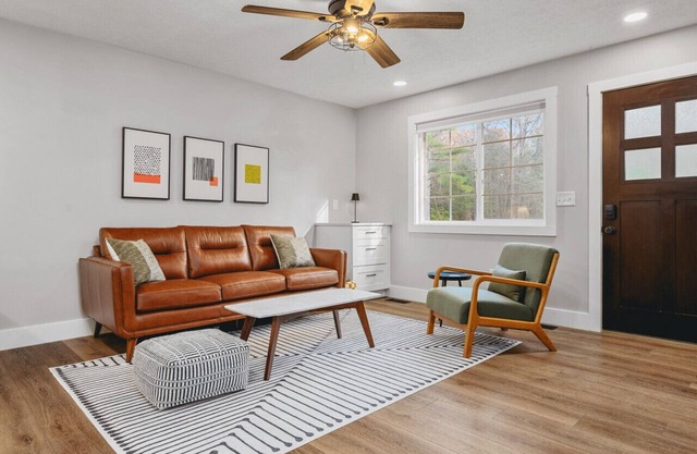 Modern Bungalow - Endless Recreation, Close to TV