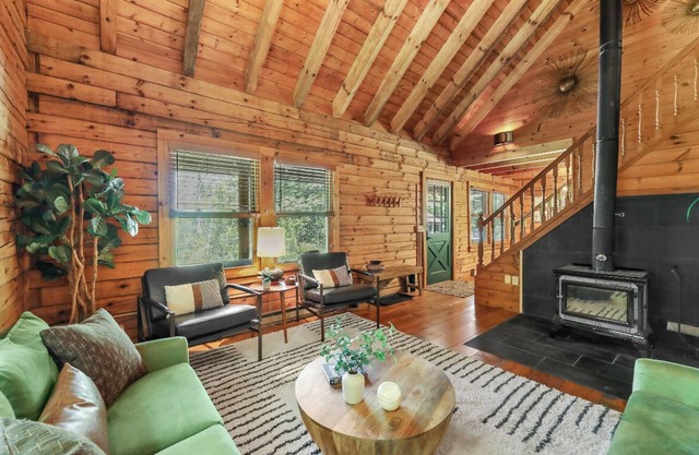 Modern Cabin Near Tanglewood