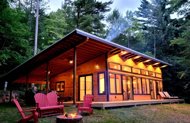 Modern Cabin with Classic Northwoods Experience...Close to Trails