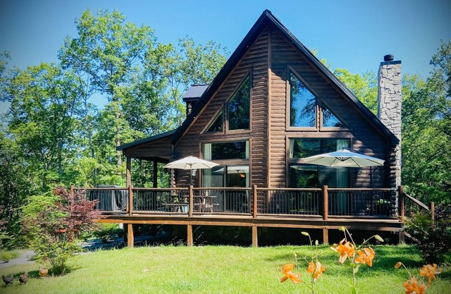 Modern cabin with fire pit, private hot tub, mountain views + dog friendly