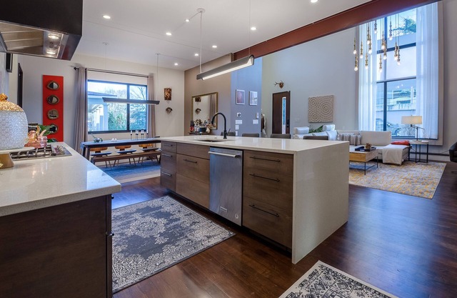 Modern Cali-Style Home Sleeps 8