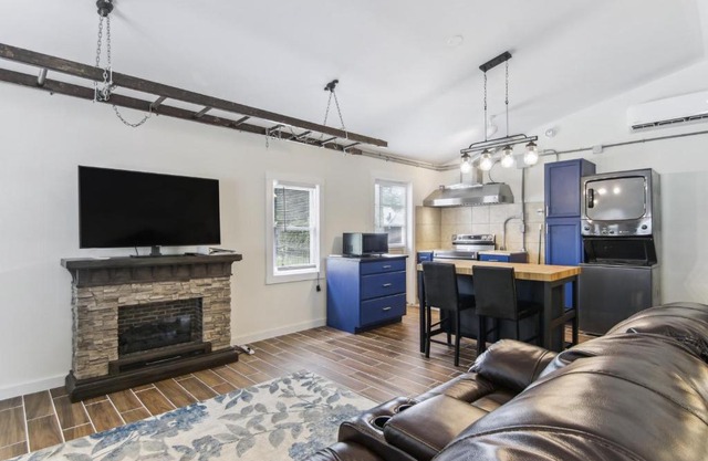 Modern Cambridge Cottage Walk to Town, Waterfront