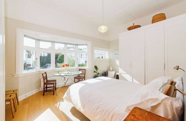 Modern Character Villa | Parking & Sunny Courtyard
