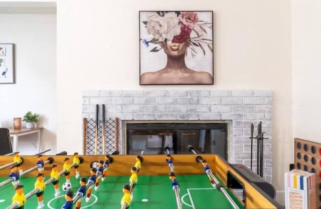 Modern Charm/Large families and friend groups