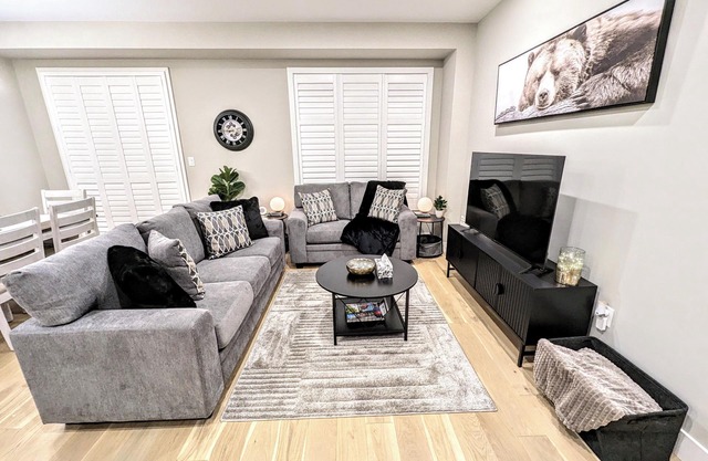 Modern Charming 8 Sleeper