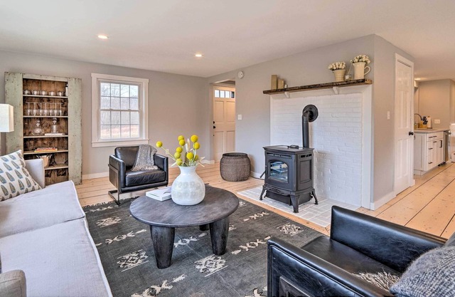 NEW! Modern Chester Escape < 20 Mi to Bromley Mtn!