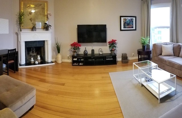 Modern, schick, 3br / 2ba Wohnung, schöne Außenterrasse, leichtes Frühstück inbegriffen.