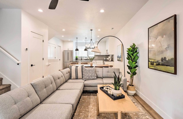 Modern-Chic Provo Townhome 1 Mi to BYU Campus