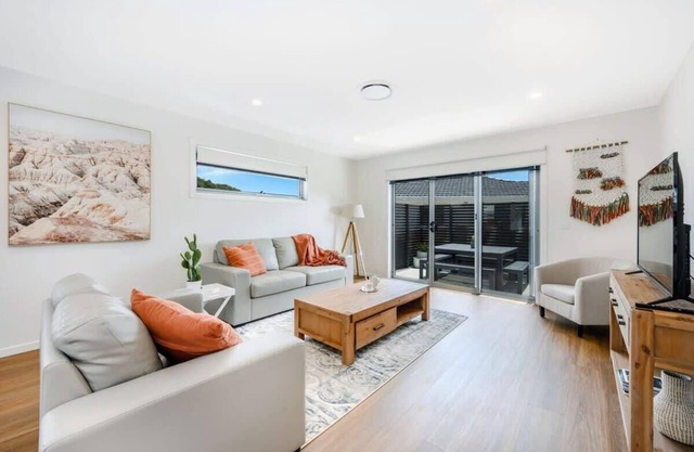 Modern Chic Villa,Walk to shops-10min Airport/CBD