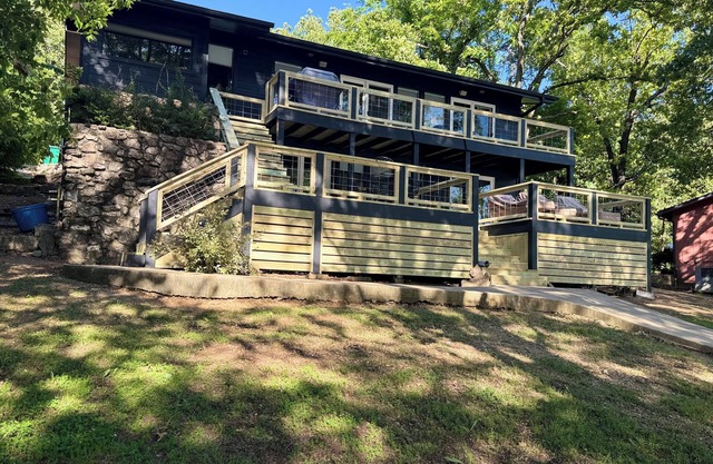 Modern, clean, lakefront home with fire pit, grill kayaks and so much more.