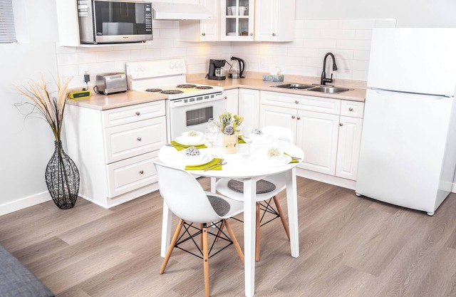 Modern, clean & private 1BR suite. Up to 3 guests.