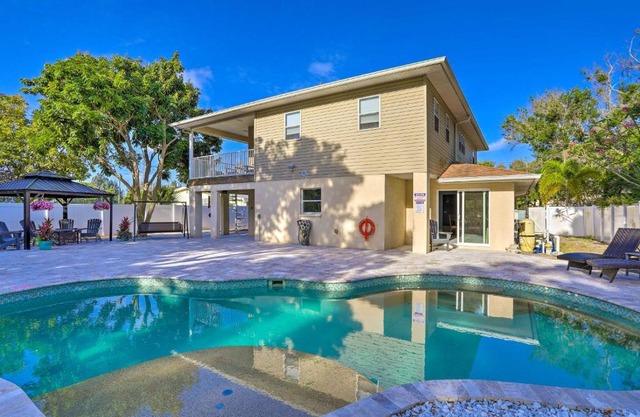 Modern Clearwater Home with Deck 9 Mi to Beach