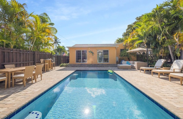 Modern Coastal Home & Separate Cottage w/ Pool near Beach, Golf & Dining