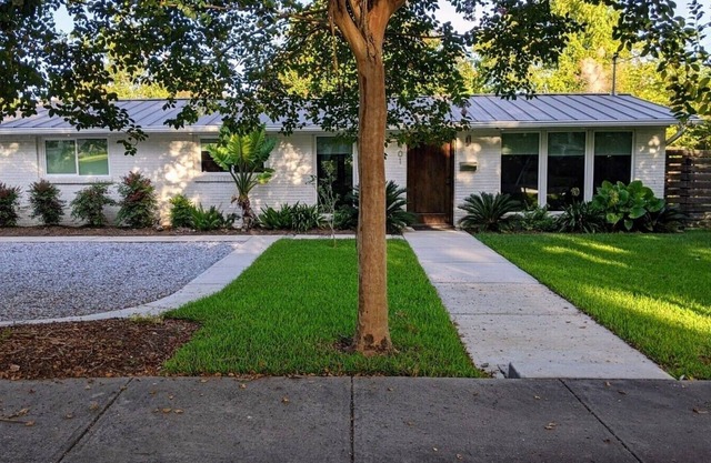 Modern Coastal Oasis - Location✓ Price✓ Spacious✓ Tropical✓ Artwork✓