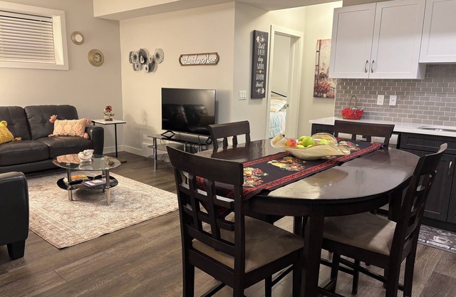Modern Comfort in the Center - Forest Heights Haven