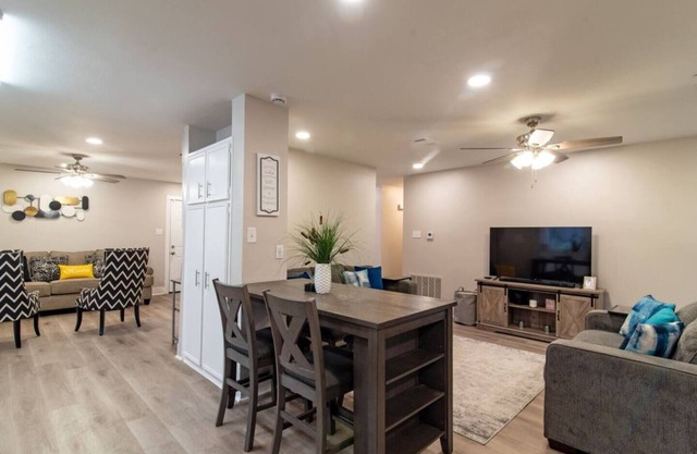 Modern Comfort Meets Serenity: Newly Remodeled 3BR Home in Pecan Lake