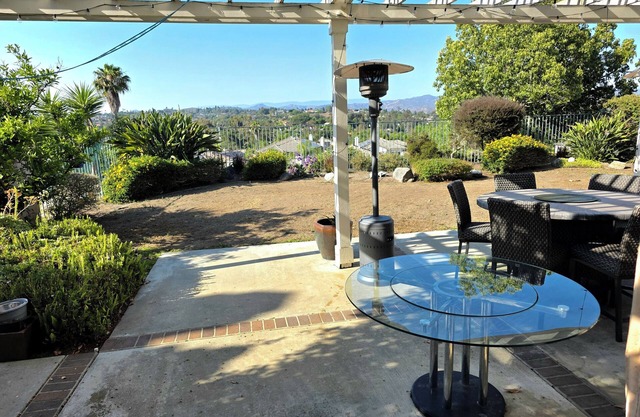 Modern & Comfort Paradise in Central Location withMountain Views & Fenced Yard