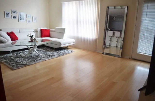 Modern Comfort Stay w/Patio 7 mins to Manhattan