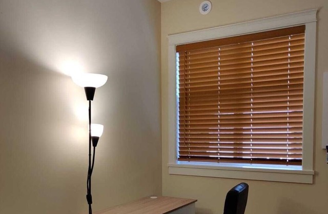 Modern & Comfy 2brdm Condo in Langley | Close to Highway 1