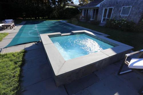 Modern Comfy Retreat Patio Outdoor Salt Hot Tub