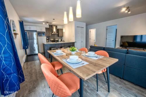 Modern Condo 2BR 4 beds AC Wi-Fi Free Parking