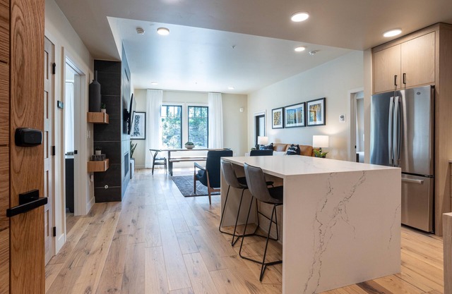 Modern Condo| Fireplace and Balcony