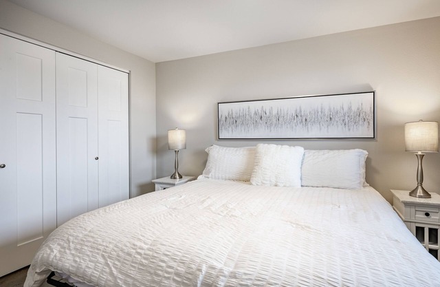 Modern Condo in Birch Bay w Hot Tub - 102