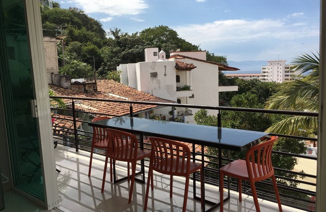 Condominio moderno en Bella Loma, a pasos de la playa, con vista al mar.