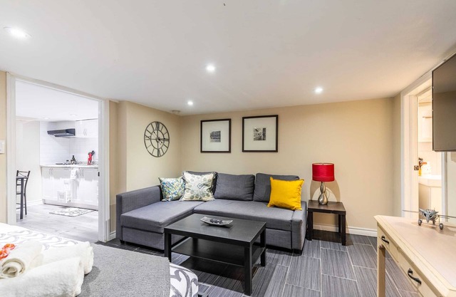 Modern Condo in the Heart Of St Clair West!