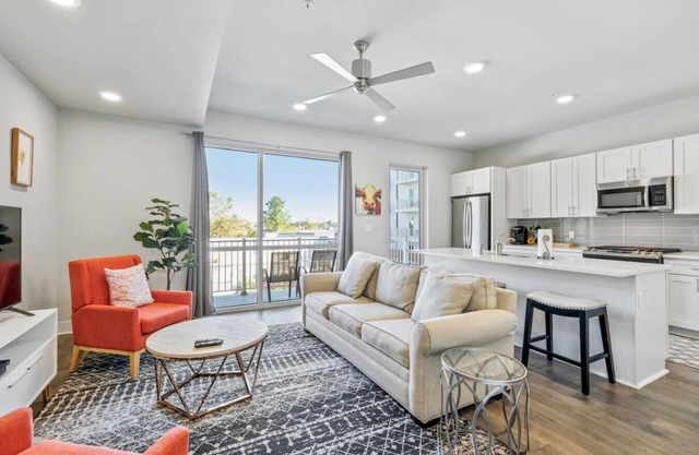 Modern Condo near the French Quarter with Pool!