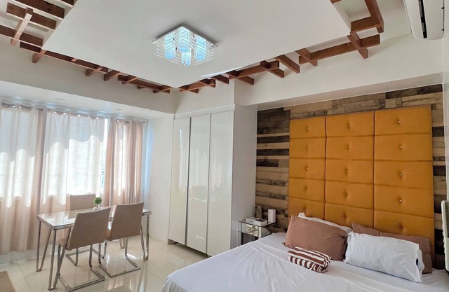 Modern Condo w/ Stunning Views, AC and WiFi in enchanting Cebu City