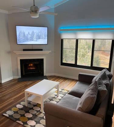 Modern Condo with Ski In & Ski Out - Silver Creek Lodge, Snowshoe