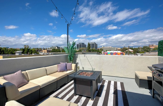 Modern construction with chic decor, conveniently located near Downtown and Hollywood