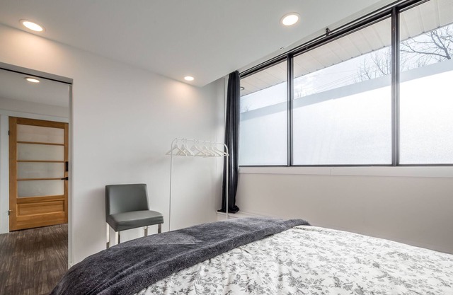 Modern Contemporary 2 Bedroom Suite