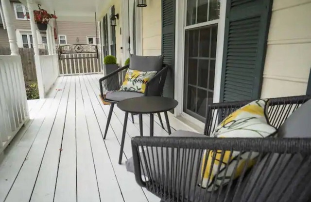 Modern Convenient Spot for 9 to Enjoy & Relax!