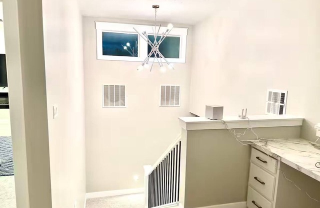Modern & Conveniently located spacious 4-bedroom house in Boise/Meridian area
