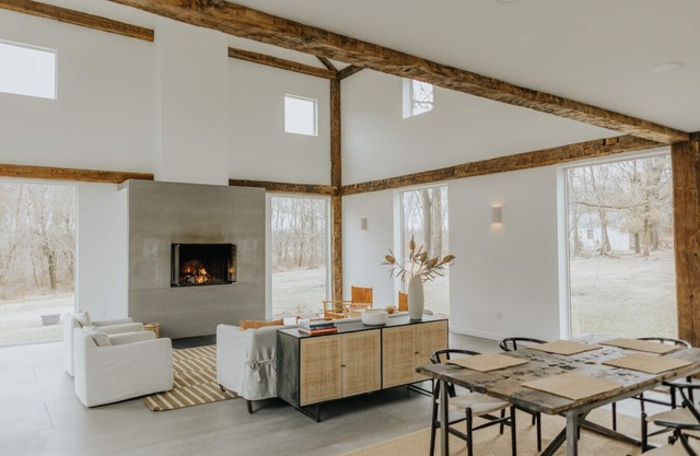Modern Converted Barn with Hot Tub!