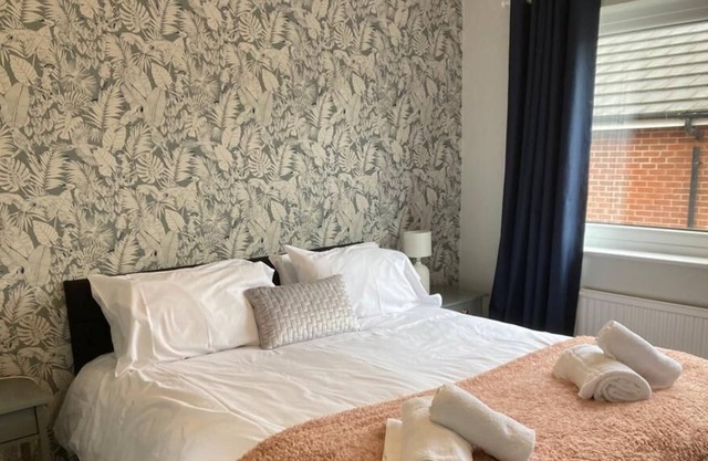 Modern cosy home sleeps 6 with parking nr Preston