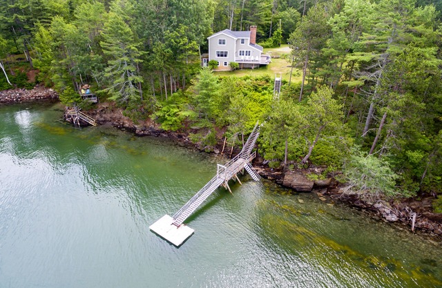 Modern cottage beautifully set on Wilson Cove with stunning westerly views
