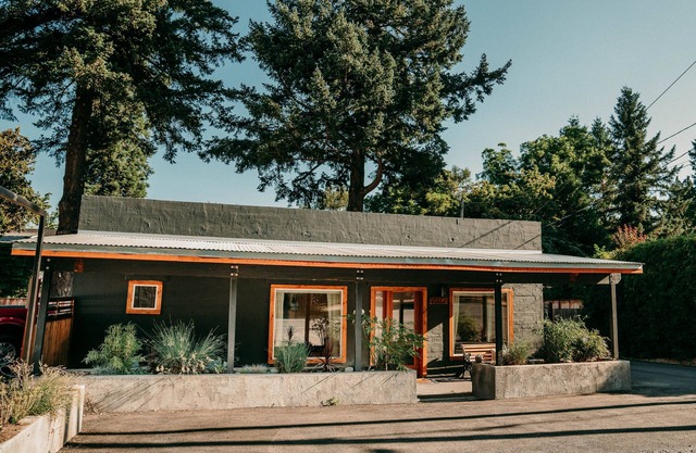 Modern cottage centrally located with private access to the Rogue River!