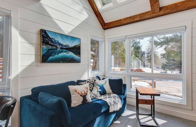 Modern Cottage in the Tremblant Ski Village