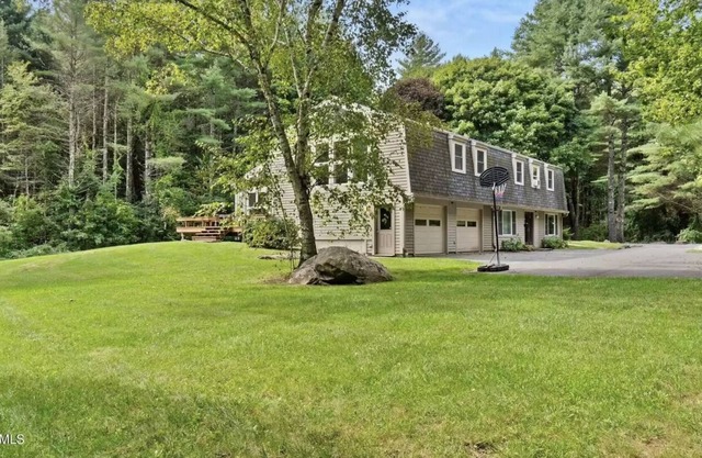 Modern Cottage Minutes from Downtown Great Barrington