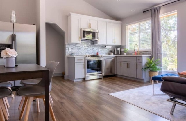 Modern Country 2bed/1bath with pool