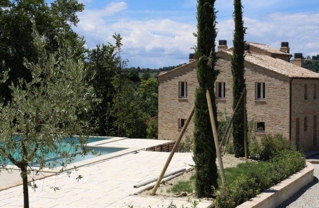 Modernes Herrenhaus / Landhaus mit Pool, großer Terrasse & Aussicht - Berge & Meer