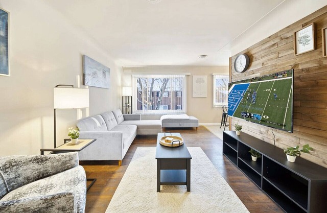 Modern Cozy 1 Bedroom Apartment in Shelby Township