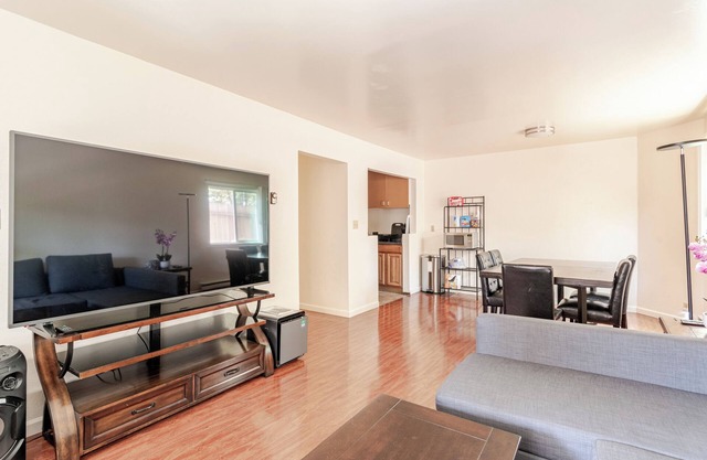 Modern & Cozy 2 Bedroom 2 Bathroom Suite with Sofabed 75" TV